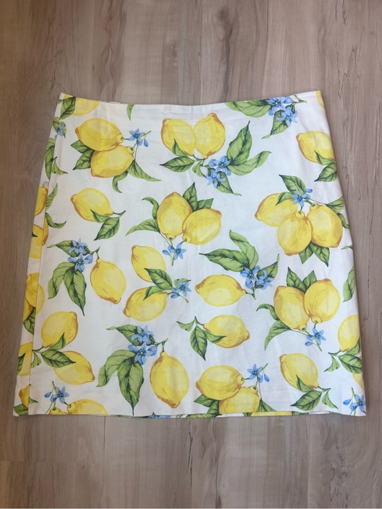 Talbots Dresses & Skirts - Talbots White Mini Skirt with Yellow Lemon Print